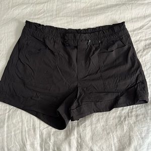 Athleta Trekkie Paper Bag Nylon Shorts Womens 10 Black Stretch Lightweight